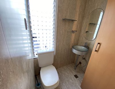 MEDIO BAÑO - VISITA